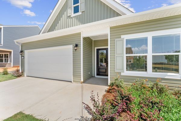 400 Bluegrass Lane photo 2