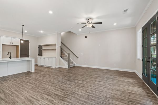 947 Willingham Dr photo 3